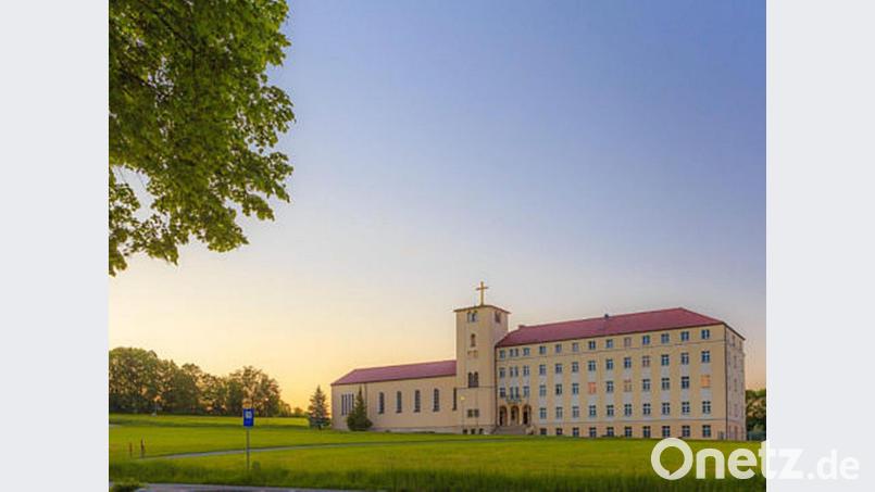 Die Mutterhauskirche (linker Teil des Klosters) ist für das persönliche Gebet geöffnet. Bild: sck