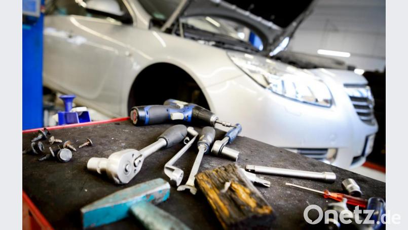 Derzeit dürfen Autofahrer ihre Wagen nur in dringenden Fällen zur Werkstatt bringen. Bild: Sina Schuldt