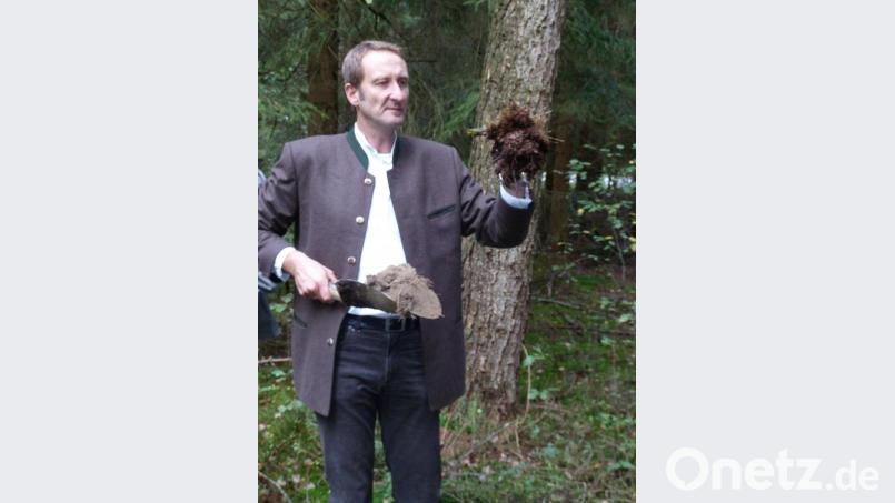 Wolfgang Winter im Wald. Bild: Josef Wieder