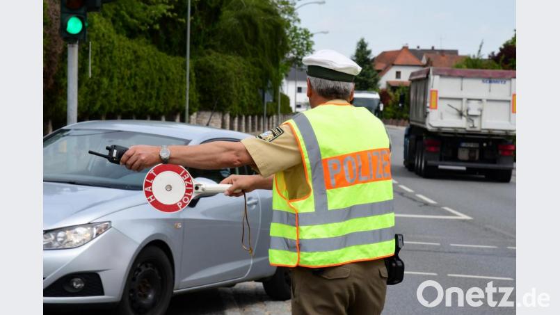 Auch und vor allem an Ostern will die Polizei verstärkt kontrollieren, ob die Ausgangsbeschränkungen eingehalten werden. Symbolbild: Petra Hartl