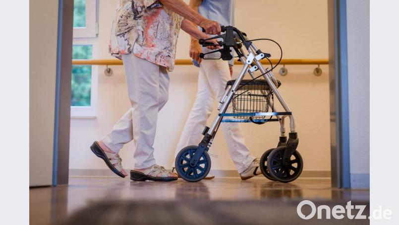 (Symbolbild) Altenheime sind ein Brennpunkt im Landkreis Tirschenreuth. Bild: Christoph Schmidt/dpa