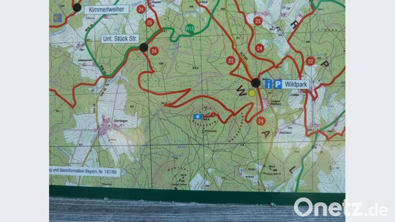 Das Naturwaldreservat am Stückberg liegt zwischen den Gemeinden Eslarn, Schönsee und Oberviechtach. Der Wanderweg zum Aussichtsturm startet am Wildpark. Er wird ab sofort für etliche Tage gesperrt. Bild: Portner