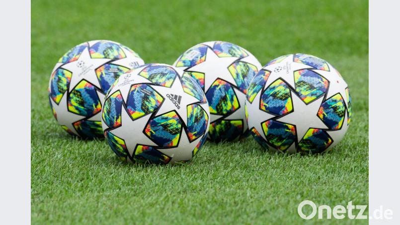 Rollt der Ball noch im Amateurfußball? Bild: Rolf Vennenbernd/dpa
