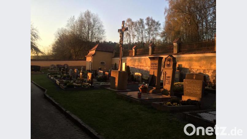 Österliches Licht, nicht nur in den Grablaternen Bild: exb