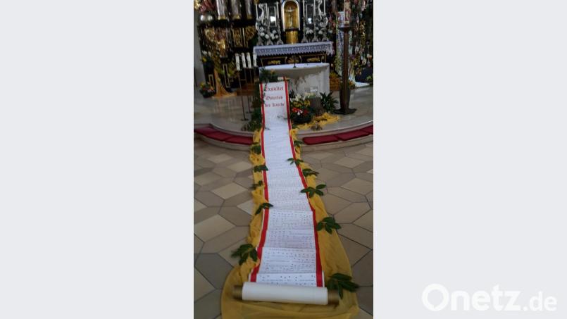 Das Osterlob, das man nur ein einziges Mal im Jahreslauf hören kann, gehört sprachlich zum Allerfeinsten, was die christliche Liturgie hervorgebracht hat. Das Exsultet erfüllt so eine ganz wichtige Funktion: Es macht die heiklen österlichen Geheimnisse durch Schönheit zugänglich. Bild: mng