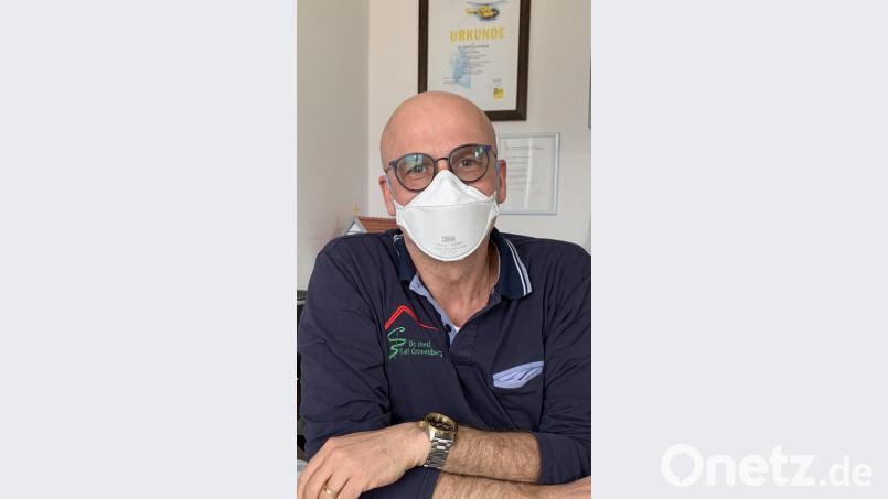 Dr. Ralf Cronenberg mit Schutzmaske. Bild: stg