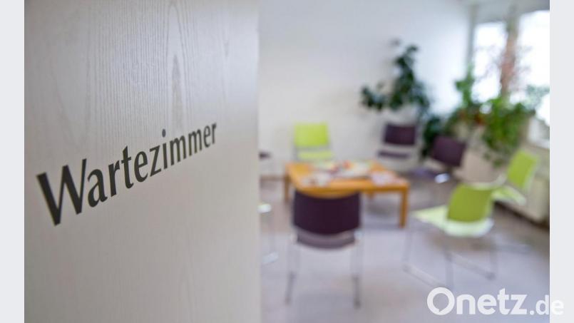 Die Wartezimmer der Hausärzte sind derzeit nicht sonderlich gut gefüllt. Bild: Daniel Karmann/dpa