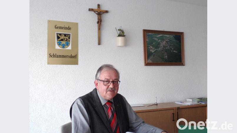 Nach 18 Jahren räumt Bürgermeister Gerhard Löckler den Chefsessel in der Gemeindekanzlei Schlammersdorf. Doch sein bisheriges 30-jähriges unermüdliches kommunalpolitisches Engagement findet im Gemeindeparlament seine Fortsetzung. Bild: br