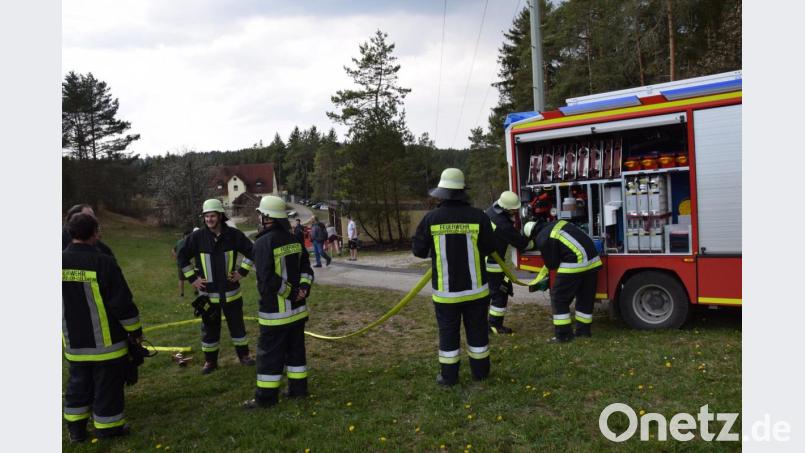 Aufregung am Ostermontag: In Zanklberg bei Winbuch brannte ein Holzstoß. Bild: bö