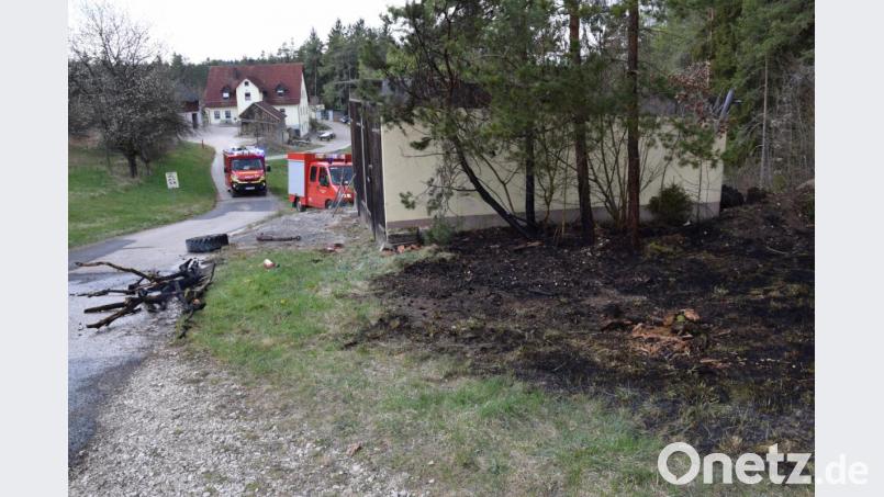 Aufregung am Ostermontag: In Zanklberg bei Winbuch brannte ein Holzstoß. Bild: bö