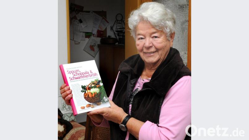 Auch als Kochbuchautorin hat sich Roswitha Scheidler einen Namen gemacht. Bild: Huber