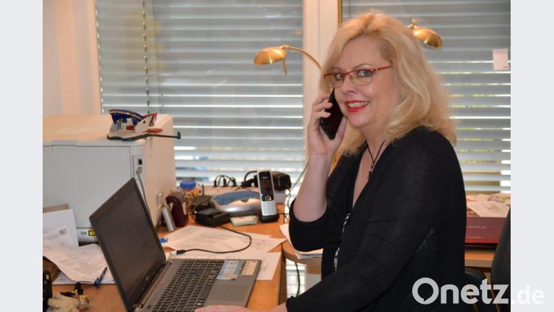 Fleißig, aber allein: Im Home-Office arbeitet die CSU-Stadträtin und Personalrätin der Sparkasse Oberpfalz Nord. Sie wartet noch auf das Testergebnis. Bild: Privat