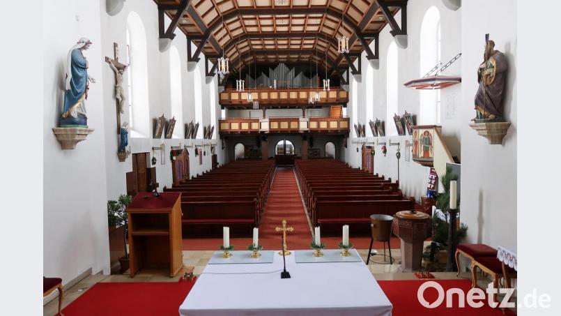 Leere Kirchenbänke zu Messfeiern und Gottesdiensten gab es in der Pfarrei Maria Immaculata noch nie. Doch die Coronakrise verändert alles. Und so bediente man sich moderner Technik und übertrug Gottesdienste via Internet. Bild: bsc