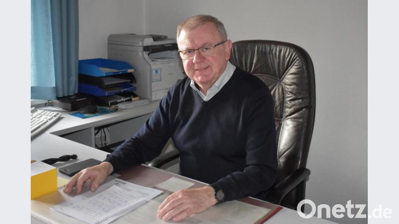 Ernst Neumann verabschiedet sich nach 21 Jahren von seinem Ehrenamt als Bürgermeister der Gemeinde Pechbrunn. Bild: lue