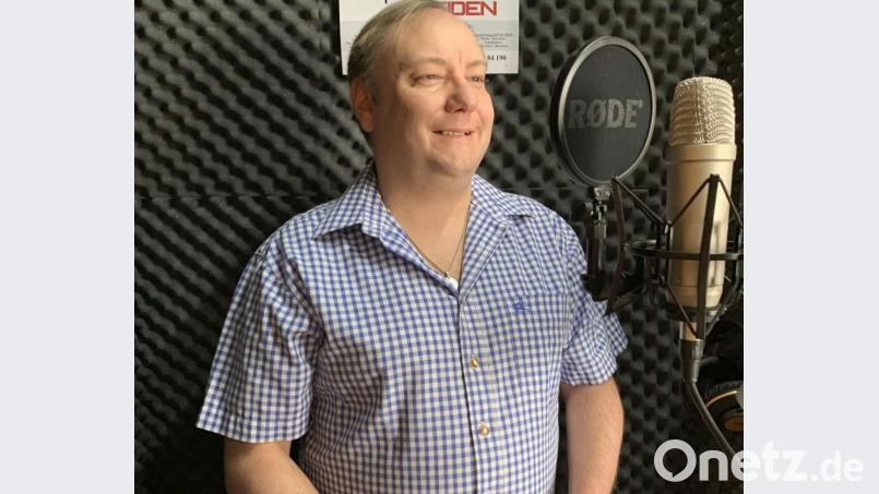 Sprücheklopfer Markus Roth gibt in seinem Studio alles. Bild: Kunz