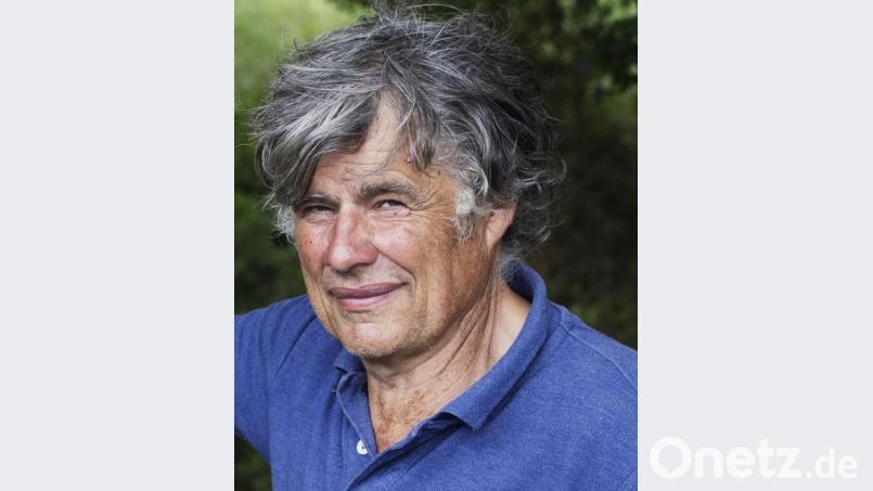 Konrad Lautenschlager züchtet überwiegend Rhönschafe. Bild: Barbara Ströll