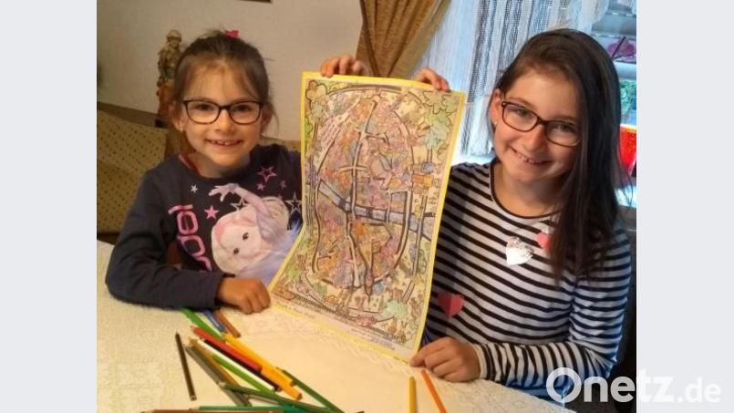 Das am Samstag vor zwei Wochen veröffentlichte Amberg-Wimmelbild von Julia Kederer kam bei unseren Lesern sehr gut an. „Miriam und Marie fanden es super“, schreibt uns ihre Mutter Eva-Maria Grund aus Vilseck. Bild: Eva-Maria Grund