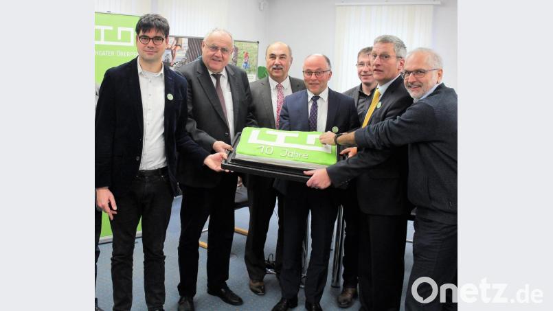 Optimistisch blickten Künstlerischer Leiter Till Rickelt (links) und Geschäftsführer Wolfgang Meidenbauer (Zweiter von rechts) bei der Spielplanvorstellung im Dezember 2019 ins Jubiläumsjahr des LTO nach vorne. Bild: stg