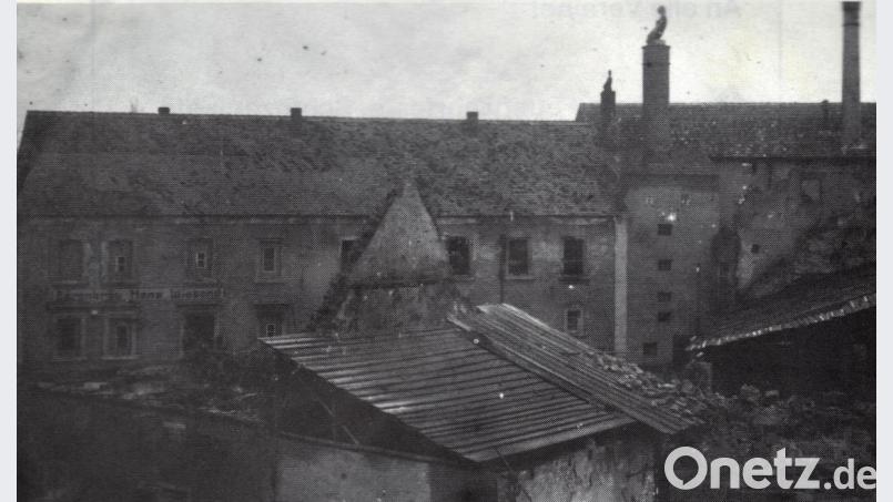 Die Bärenbräu- Brauerei als größtes Gebäude im Ort war das Hauptziel bei der Bombardierung und brannte zum großen Teil ab - wahrscheinlich, weil hier der Stützpunkt der Wehrmacht vermutet wurde. Repro: edo
