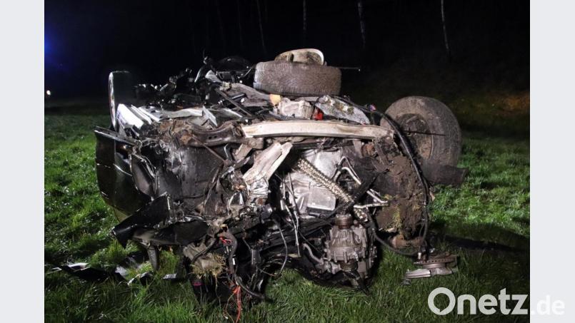 Bei Schwarzenbach ist ein Fahrer mit seinem Auto von der Straße abgekommen. Es stellte sich heraus, dass er alkoholisiert war. Bild: jma