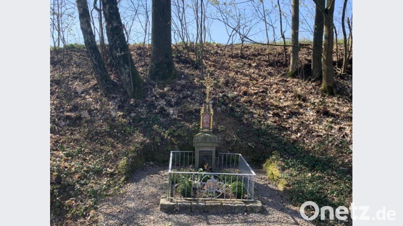 Das Marterl an der Straße nach Hoffeld erinnert an das traurige Ereignis aus dem Jahr 1945. Bild: Johann Müller/exb
