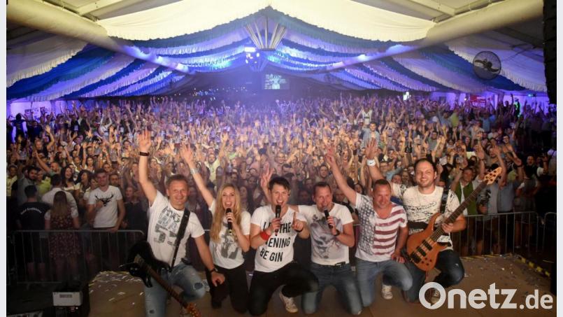 Dicht gedrängt feiert das Partyvolk auf der Flosser Kirwa. Die Veranstaltung, die jedes Jahr am vierten Wochenende im August gefeiert wird, muss ebenfalls ausfallen. Archivbild: bgm