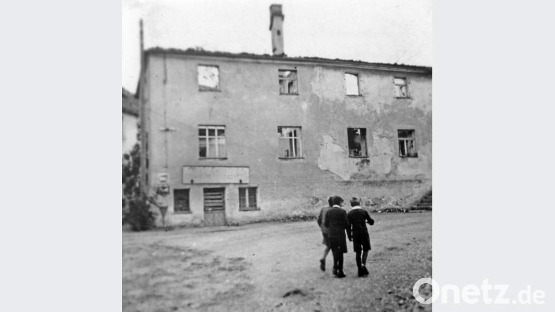 Ein Großteil der Gebäude in der Marktgemeinde Konnersreuth war durch den Beschuss vom 20. April 1945 zerstört. Repro: jr
