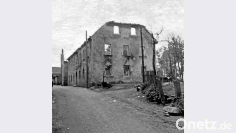 Nur noch die Außenhaut stand von der Gastwirtschaft „Kouh-Lenzen“. Repro: jr