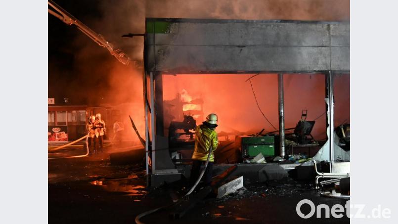 Die Amberger Feuerwehr im Einsatz. Bild: gf