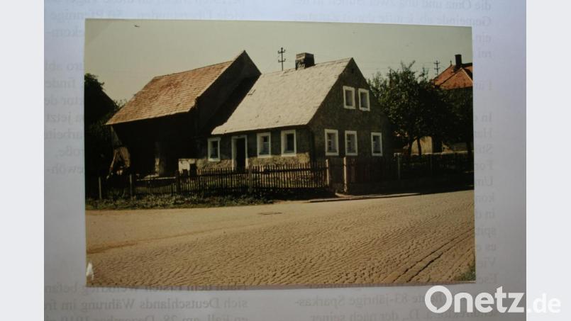 Im „Danihansnhaus“ der Piehl-Oma mussten fast zwei Wochen lang vier Erwachsene und vier Kinder leben. Eine Kammer, ein Zimmer und die „gute Stube“ mussten reichen, die drei Buben freuten sich, dass sie es sich auf dem Dachboden gemütlich machen durften. Bild: gpa