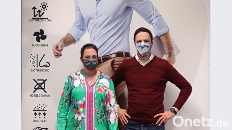 Die Geschäftsführer der Hatico Mode GmbH Stephanie Supguth und Joseph Reiter. Sie tragen die in Tirschenreuth genähten Stoffmasken. Bild: exb