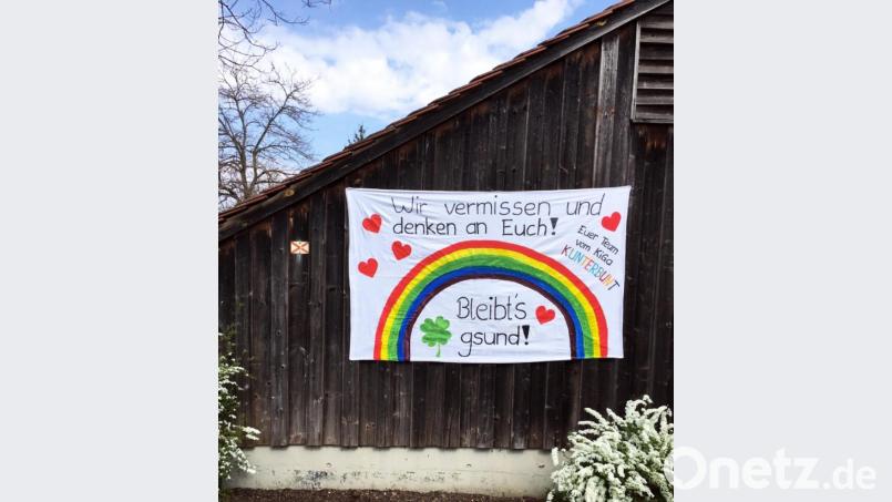 &quot;Bleibt´s g´sund&quot;: Das Erzieherteam des Kunterbunt-Kindergartens vermisst seine Kinder. Bild: njn
