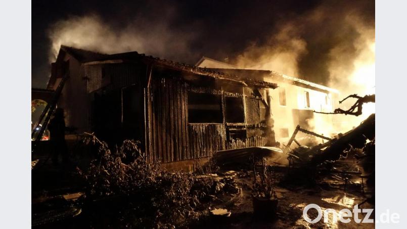 Unweit des Feuerwehrhauses in Neunkirchen brannte in der Nacht zum 31. August eine Gartenhütte. Es war der letzte der vier Fälle, für die ein 21-Jähriger verantwortlich sein soll. Bild: Wieder