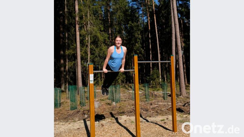 Lea Tretter, die momentan beste Turnerin der TG Tirschenreuth, hält sich auf dem Trimm-Dich-Pfad fit. Bild: exb