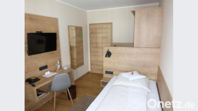 Blick in eines der Zimmer im Gasthof Sporrer. In Zeiten von Corona ermöglichen es die Wirtsleute, ihre Zimmer als Gelegenheit für das Home-Office zu mieten. Bild: Gasthof Sporrer