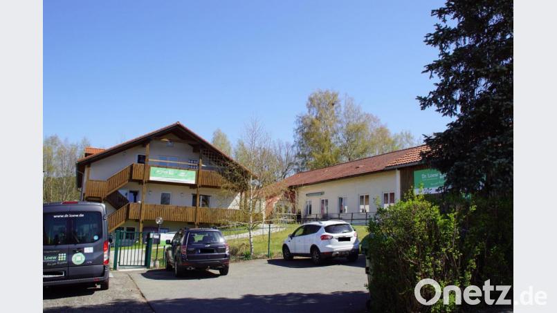 Der Jägerhof für Menschen mit geistiger Behinderung gibt Bewohnern mit Pflegebedarf in vier Wohngruppen ein Zuhause. Trotzdem sich drei Viertel der aktuell 41 Bewohner mit dem Coronavirus angesteckt haben, betrachtet das Unternehmen Dr. Loew Soziale Dienstleistungen den Betrieb seines Heims als nicht gefährdet. Bild: mmj