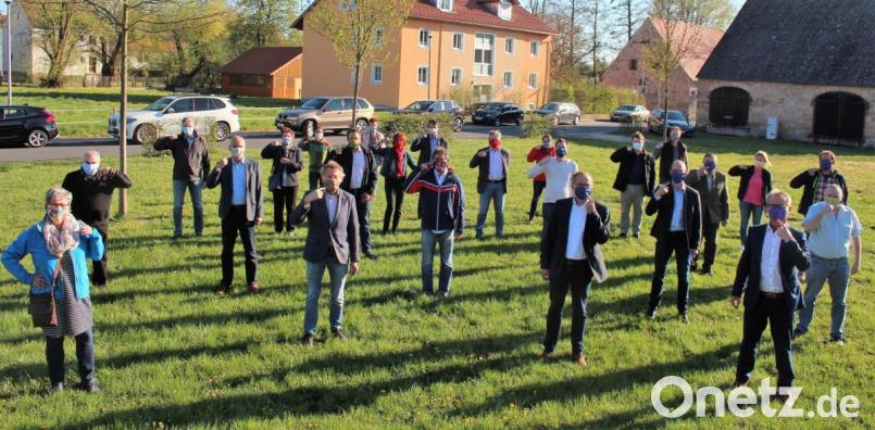 Der Kemnather Stadtrat trägt Maske - und appelliert an alle Bürgerinnen und Bürger, dem Beispiel zu folgen. Bild: stg