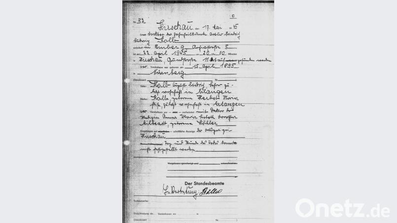 Laut Sterbematrikel des Standesamts Hirschau, unterzeichnet am 24. April 1945 vom Vize-Bürgermeister Johann Böller, fand man NSDAP-Kreisleiter Artur Kolb am 22. April um 20 Uhr vor dem Haus Grundstraße 11 tot auf. Der Leichnam wurde nach Aussage des Eigentümers Hans Haas von den Amerikanern noch an diesem Abend in den Schweinekoben seines Anwesens verbracht. Bild: u