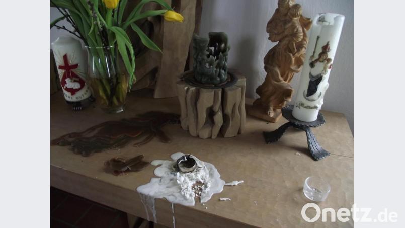 Das Kerzenwachs tropfte vom Altar sogar auf den Boden. Bild: ror