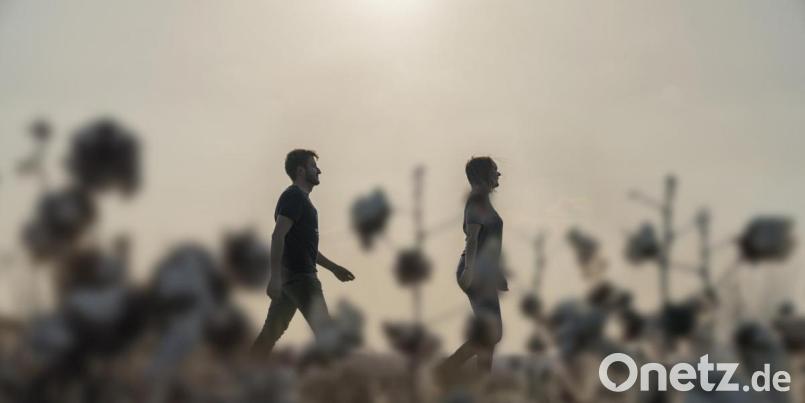 OTH-Student Jonathan Ziegler aus Nürnberg drehte für seine Masterarbeit einen Film über fair produzierte Kleidung. Dafür flog er mit seiner Freundin Sarah Dorner extra nach Indien. Bild: exb/Jonathan Ziegler