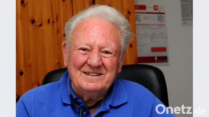 Ein kleines Laster hat auch der gesundheitsbewusste Mediziner Volkmar Kretz: Weißwein aus Österreich. Bild: Stephan Huber