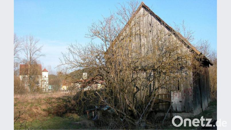 In dieser Feldscheune haben viele KZ Häftlinge auf ihrem Todesmarsch Unterschlupf vor schlechtem Wetter gesucht. Die Balkendecke brach durch. 27 KZ-Häftlinge kamen damals in den Trümmern ums Leben. Bild: bö