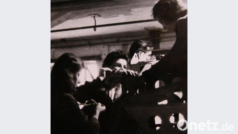 Frauen bei den Messerschmittwerken in der Porzellanfabrik 1944/45. Bild: njn