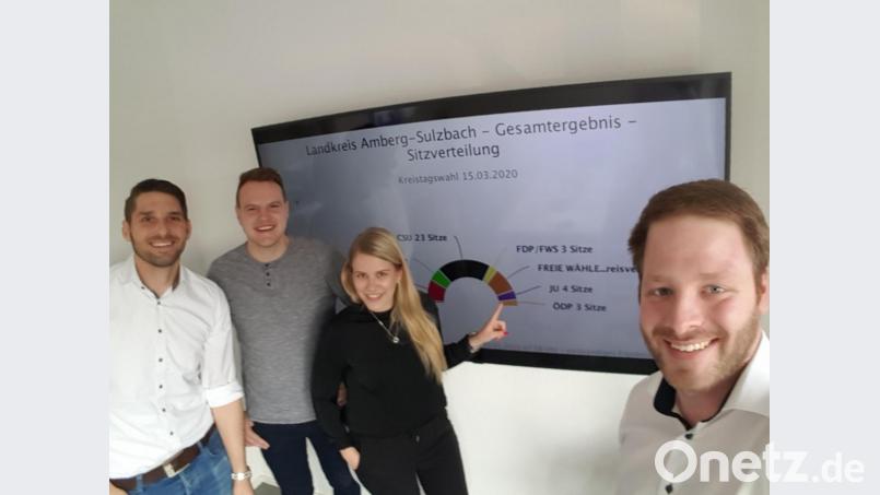 Die JU-Fraktion im Amberg-Sulzbacher Kreistag mit (von links) Florian Bart, Jonas Dittrich, Susanne Braun und Henner Wasmuth. Die JU war erstmals mit einer eigenen Liste zur Kreistagswahl angetreten. Bild: Wasmuth