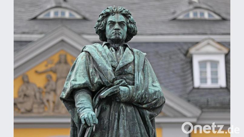 Eine Statue des Komponisten Ludwig van Beethoven steht in Bonn. Im Jahr 1787 war mit 16 Jahren in Regensburg unterwegs. Sein letzter Tag in der Oberpfalz war der 24. April. Bild: Oliver Berg/dpa