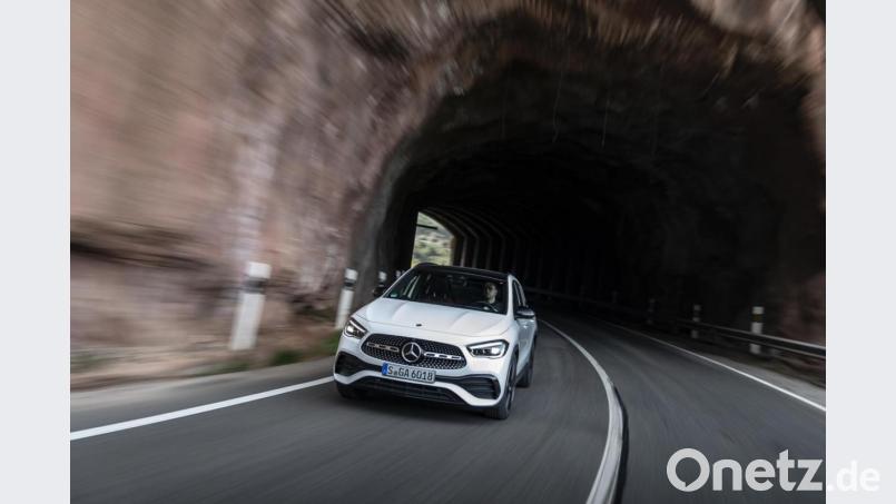 An eine liegende Acht erinnert die Form der großen Lufteinlässe unterhalb des mächtigen Kühlers. Bild: Daimler