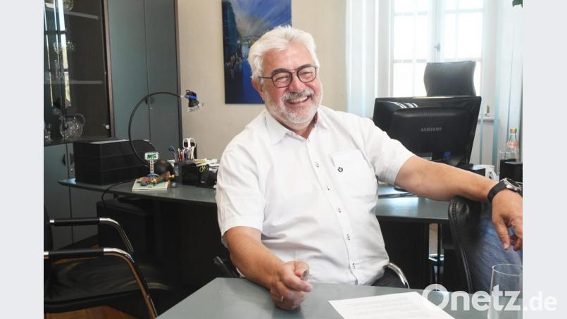 Bürgermeister Rupert Troppmann räumt nach 12 Jahren das Bürgermeisterbüro im Neustädter Rathaus. Bild: Gabi Schönberger