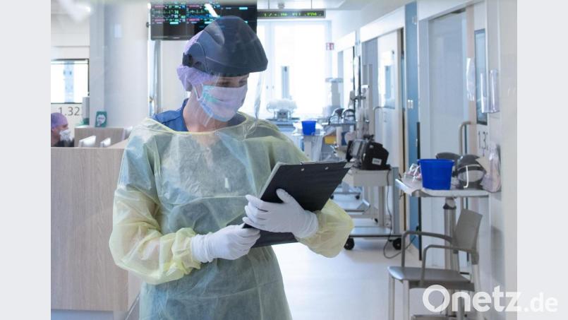 Versorgungsarzt Stephan Gilliar rechnet bald wieder mit Normalbetrieb in den Krankenhäusern. Symbolbild: Sebastian Kahlert/exb