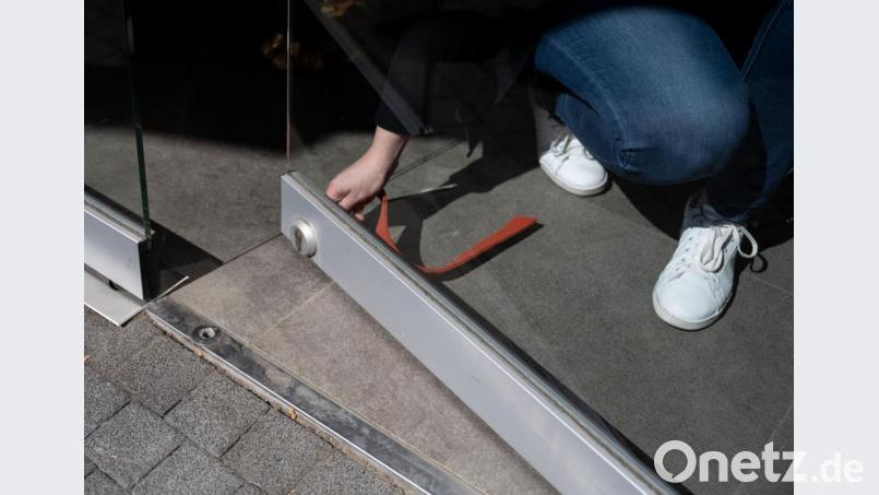 Ab Montag an dürfen erstmals seit der angeordneten Schließung in der Corona-Krise Läden mit einer Ladenfläche von bis zu 800 Quadratmeternwieder öffnen. Bild: Marijan Murat/dpa