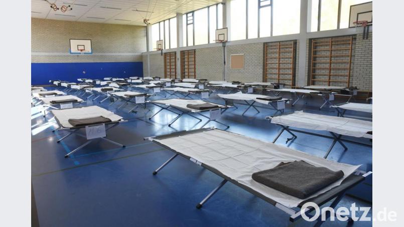 Die Betten im Behelfskrankenhaus im Kepler-Gymnasium wurden am Freitag wieder abgebaut. Bild: Gabi Schönberger